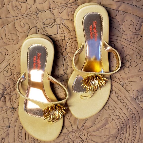 Vera Wang, Simply Vera Wang Sandels - Picture 1 of 3